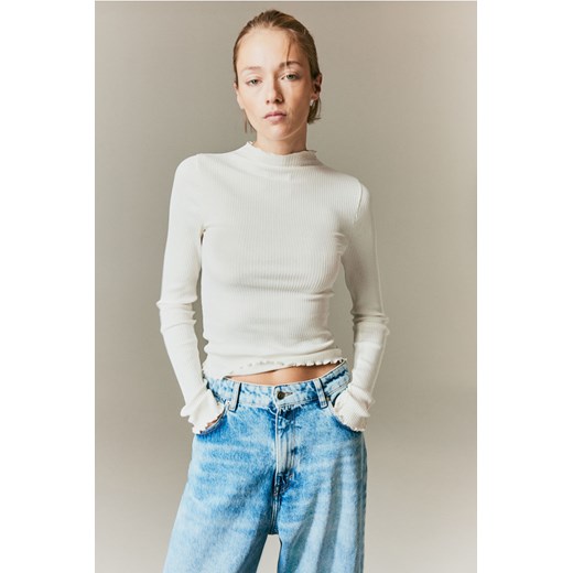 H & M - Prążkowany top z owerlokiem - Biały ze sklepu H&M w kategorii Bluzki damskie - zdjęcie 169594151