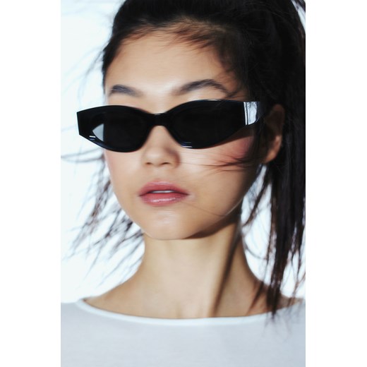 H & M - Owalne okulary przeciwsłoneczne - Czarny ze sklepu H&M w kategorii Okulary przeciwsłoneczne damskie - zdjęcie 169595164