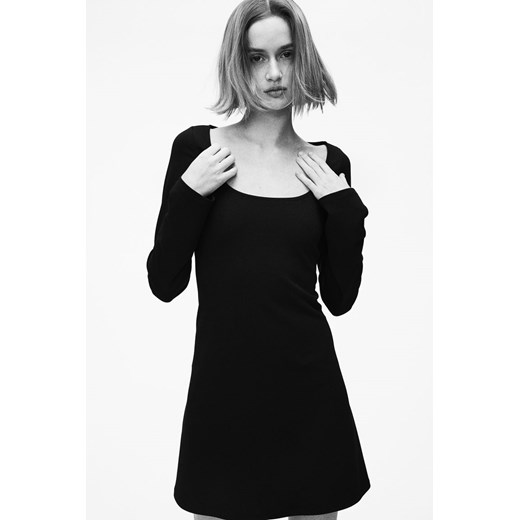 H & M - Dżersejowa sukienka z dekoltem karo - Czarny ze sklepu H&M w kategorii Sukienki - zdjęcie 169599580