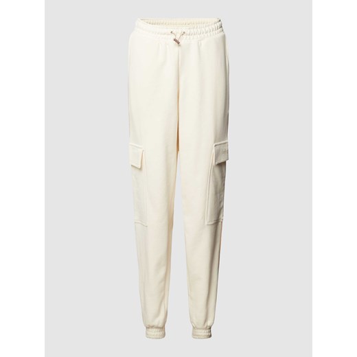 Spodnie dresowe z nakładanymi kieszeniami model ‘SAKI’ ze sklepu Peek&Cloppenburg  w kategorii Spodnie damskie - zdjęcie 169603471