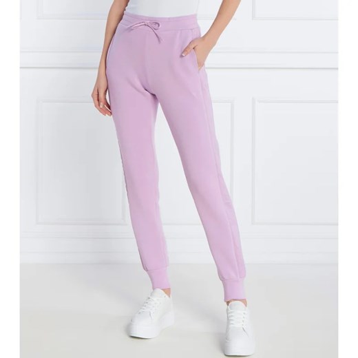 GUESS ACTIVE Spodnie dresowe ALLIE | Regular Fit ze sklepu Gomez Fashion Store w kategorii Spodnie damskie - zdjęcie 169625511