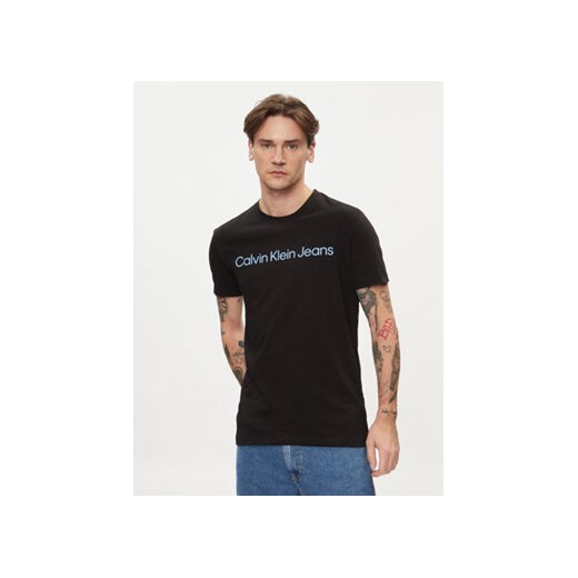 Calvin Klein Jeans T-Shirt J30J322344 Czarny Slim Fit ze sklepu MODIVO w kategorii T-shirty męskie - zdjęcie 169635504
