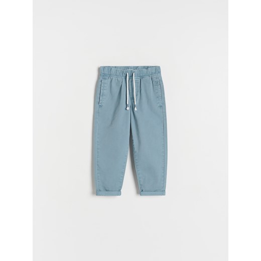 Reserved - Bawełniane spodnie chino - jasnoniebieski ze sklepu Reserved w kategorii Spodnie i półśpiochy - zdjęcie 169661193