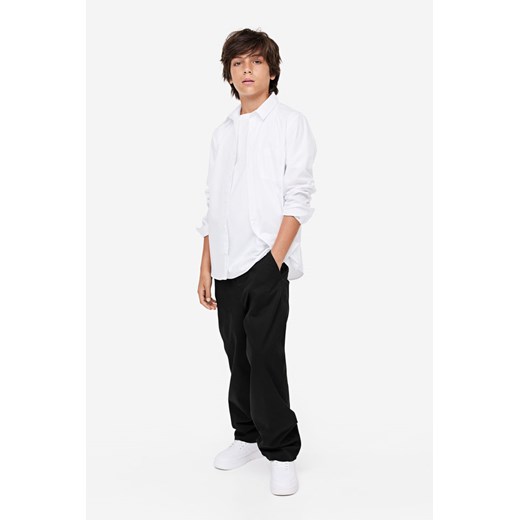 H & M - Spodnie chinos Relaxed Fit - Czarny ze sklepu H&M w kategorii Spodnie chłopięce - zdjęcie 169675112