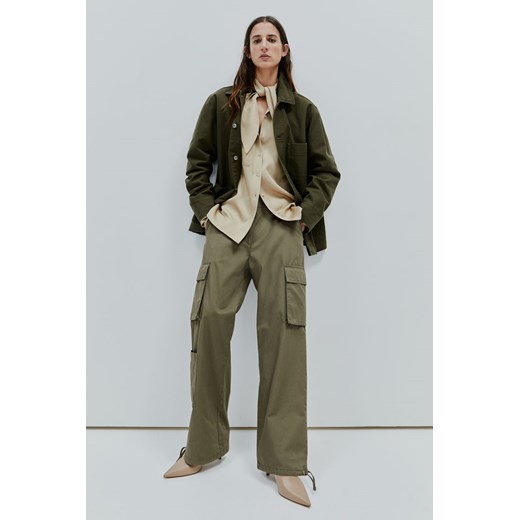 H & M - Spodnie cargo z diagonalu - Zielony ze sklepu H&M w kategorii Spodnie damskie - zdjęcie 169675333