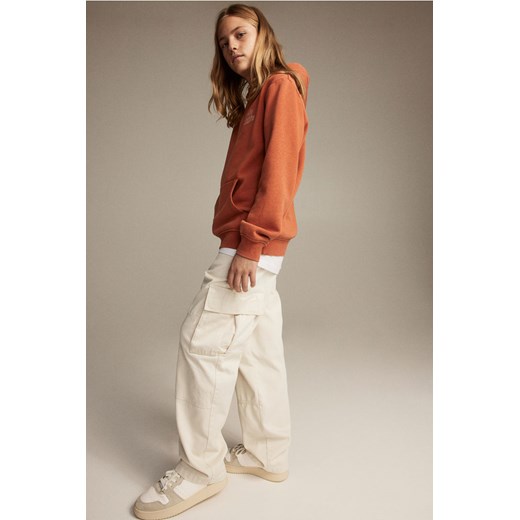H & M - Bawełniane spodnie cargo - Beżowy ze sklepu H&M w kategorii Spodnie chłopięce - zdjęcie 169676744