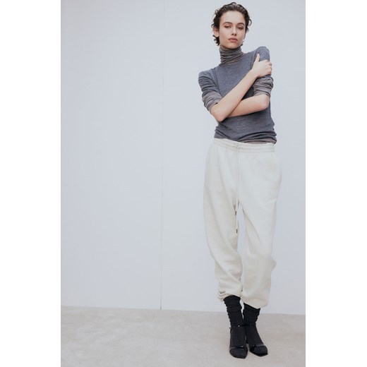 H & M - Spodnie dresowe z domieszką bawełny - Szary ze sklepu H&M w kategorii Spodnie damskie - zdjęcie 169678212