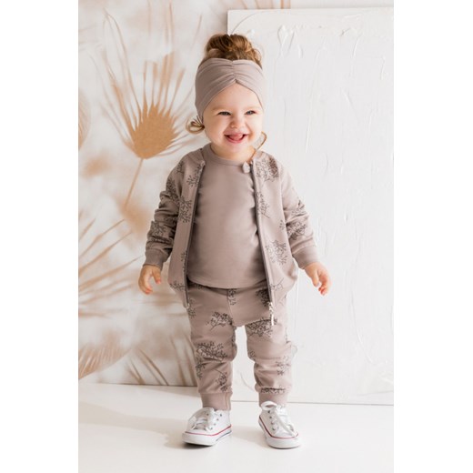 Spodnie dresowe niemowlęce - beżowe ze sklepu 5.10.15 w kategorii Spodnie i półśpiochy - zdjęcie 169685490
