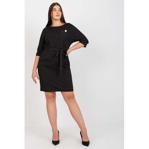 Czarna ołówkowa sukienka plus size w paski z wiązaniem ze sklepu 5.10.15 w kategorii Sukienki - zdjęcie 169685621