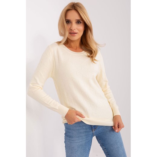 Jasnobeżowy damski sweter klasyczny we wzory ze sklepu 5.10.15 w kategorii Swetry damskie - zdjęcie 169685753