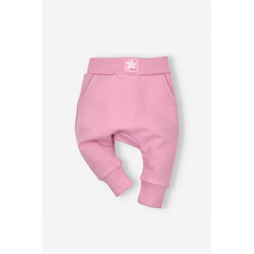 Różowe spodnie dresowe niemowlęce ze sklepu 5.10.15 w kategorii Spodnie i półśpiochy - zdjęcie 169685784