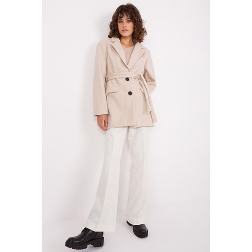 Jasnobeżowy krótki płaszcz z paskiem OCH BELLA ze sklepu 5.10.15 w kategorii Płaszcze damskie - zdjęcie 169689372