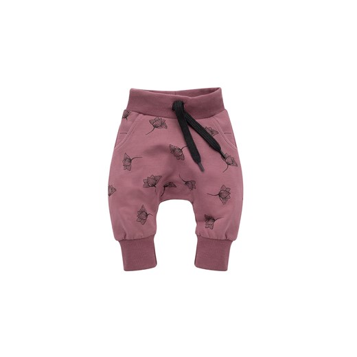 Bawełniane fioletowe spodnie niemowlęce z nadrukiem ze sklepu 5.10.15 w kategorii Spodnie i półśpiochy - zdjęcie 169691413
