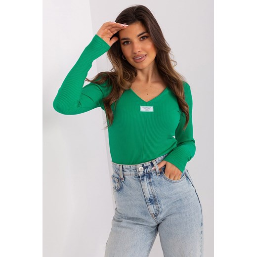 Zielona prążkowana bluzka z dekoltem V ze sklepu 5.10.15 w kategorii Bluzki damskie - zdjęcie 169692232