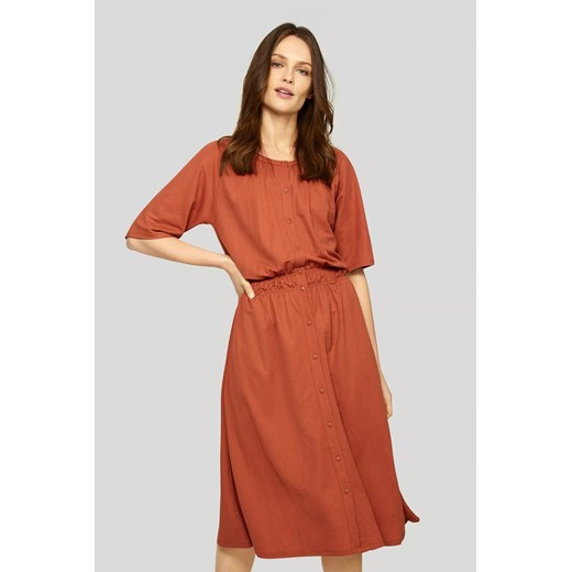 Sukienka z krótkim rękawem zapinana na guziki - pomarańczowa ze sklepu 5.10.15 w kategorii Sukienki - zdjęcie 169692714