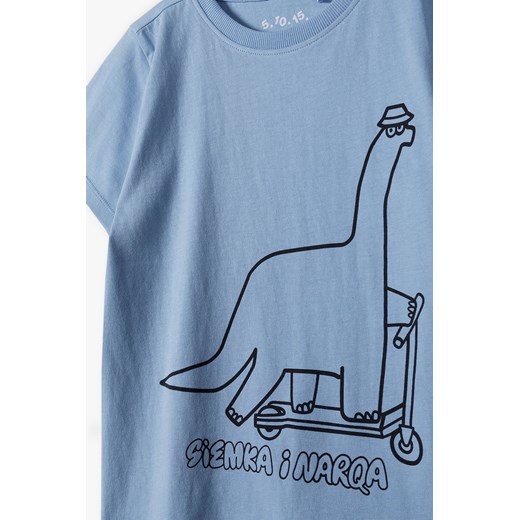 Niebieski t-shirt z dinozaurem i zabawnym napisem - 5.10.15. 5.10.15. 116 5.10.15