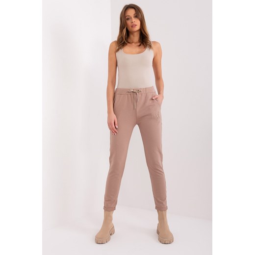 Dopasowane spodnie dresowe damskie ciemny bezowy ze sklepu 5.10.15 w kategorii Spodnie damskie - zdjęcie 169697343