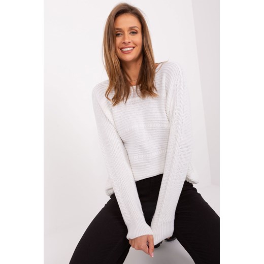 Sweter damski klasyczny z długim rękawem ecru ze sklepu 5.10.15 w kategorii Swetry damskie - zdjęcie 169698261