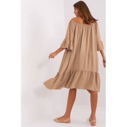 Camelowa sukienka oversize z falbaną Italy Moda one size 5.10.15