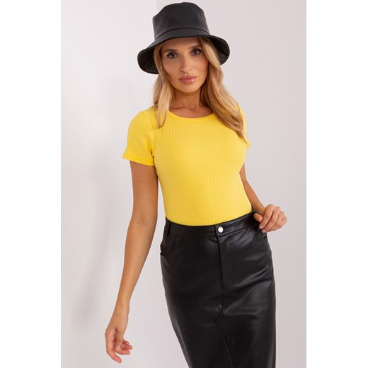 Żółta prążkowana bluzka basic z krótkim rękawem ze sklepu 5.10.15 w kategorii Bluzki damskie - zdjęcie 169701240