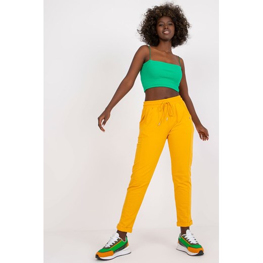 Jasnopomarańczowe spodnie dresowe basic z kieszeniami ze sklepu 5.10.15 w kategorii Spodnie damskie - zdjęcie 169701950