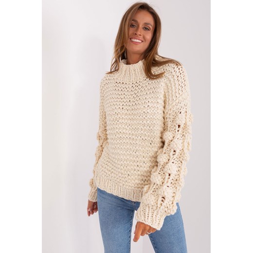Jasnobeżowy sweter oversize z grubym splotem ze sklepu 5.10.15 w kategorii Swetry damskie - zdjęcie 169704670