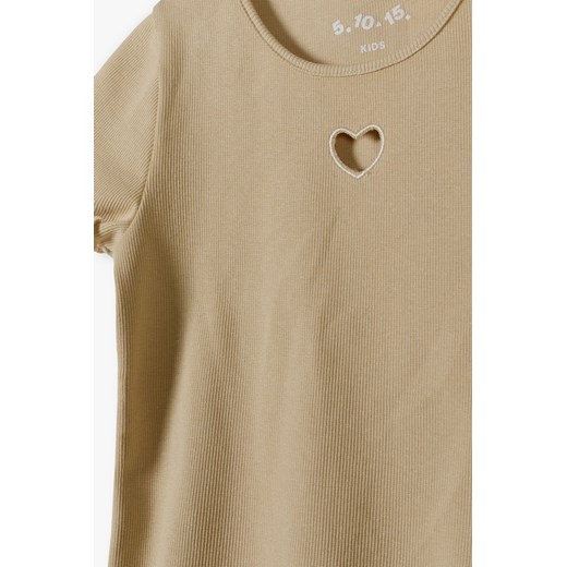 Prążkowana koszulka dla dziewczynki z ozdobnym serduszkiem - beżowa 5.10.15. 122 5.10.15