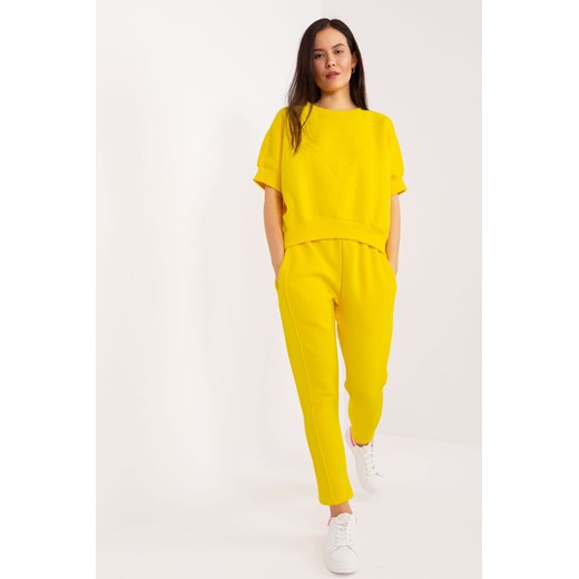 Żółty komplet dresowy z bluzą z naszywką ze sklepu 5.10.15 w kategorii Dresy damskie - zdjęcie 169708651