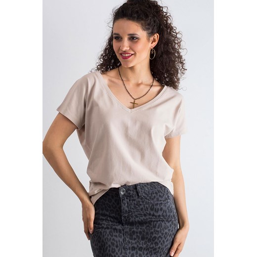 Bawełniany t-shirt damski- beżowy w serek ze sklepu 5.10.15 w kategorii Bluzki damskie - zdjęcie 169712312