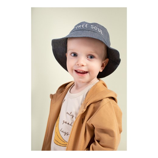 Bawełniany kapelusz FREE SOUL niebieski ze sklepu 5.10.15 w kategorii Czapki dziecięce - zdjęcie 169712961