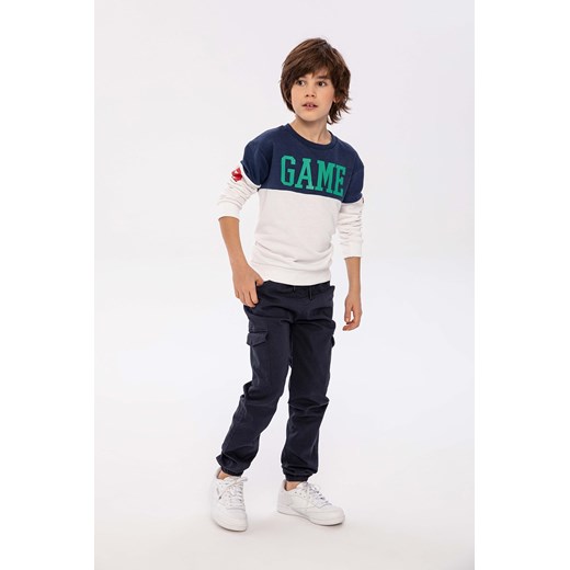 Granatowe spodnie typu bojówki dla chłopca ze sklepu 5.10.15 w kategorii Spodnie chłopięce - zdjęcie 169714052