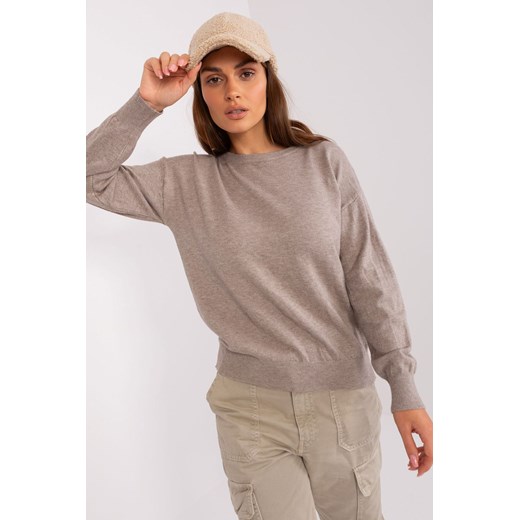 Ciemnobeżowy sweter klasyczny z długim rękawem ze sklepu 5.10.15 w kategorii Swetry damskie - zdjęcie 169714203