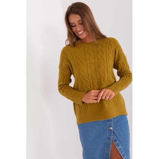 Oliwkowy klasyczny sweter damski z warkoczami ze sklepu 5.10.15 w kategorii Swetry damskie - zdjęcie 169714282