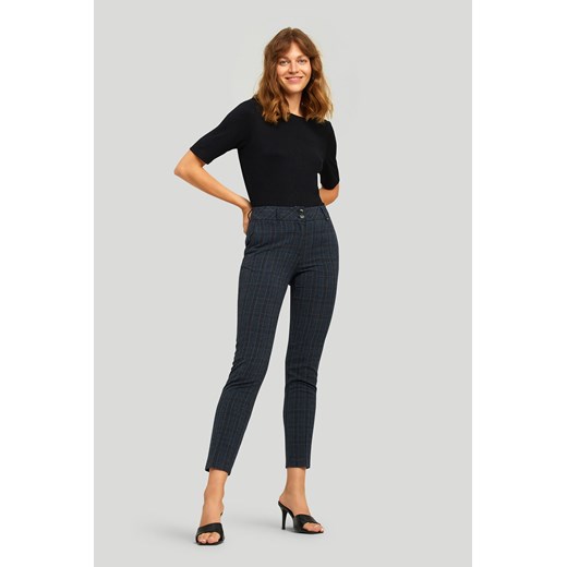 Klasyczne obcisłe spodnie damskie szare ze sklepu 5.10.15 w kategorii Spodnie damskie - zdjęcie 169717443