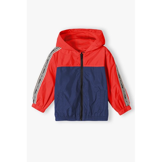 Czerwona kurtka typu wiatrówka dla chłopca z kapturem ze sklepu 5.10.15 w kategorii Kurtki chłopięce - zdjęcie 169717624