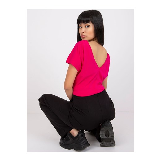 T-shirt z dekoltem V na plecach- różowy ze sklepu 5.10.15 w kategorii Bluzki damskie - zdjęcie 169718952
