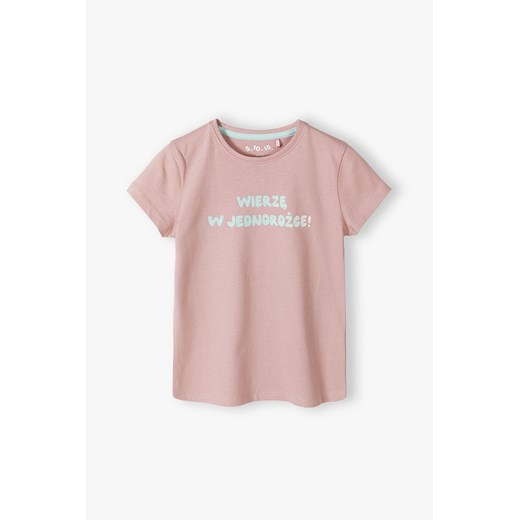 Koszulka dziewczęca z napisem "Wierzę w jednorożce" - różowa 5.10.15. ze sklepu 5.10.15 w kategorii Bluzki dziewczęce - zdjęcie 169719452