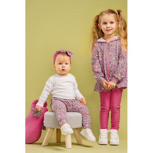 Spodnie dresowe - baggy dziewczęce w kwiatki Lea ze sklepu 5.10.15 w kategorii Legginsy niemowlęce - zdjęcie 169721502
