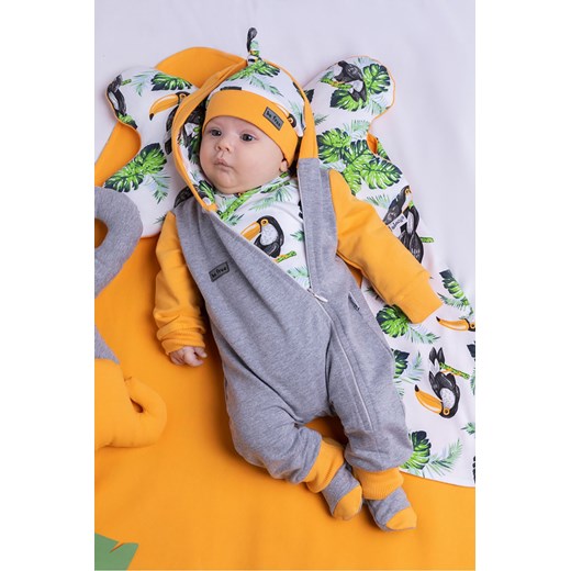 Dresowy pajac niemowlęcy w tropikalny wzór TUKAN ze sklepu 5.10.15 w kategorii Pajacyki - zdjęcie 169722820