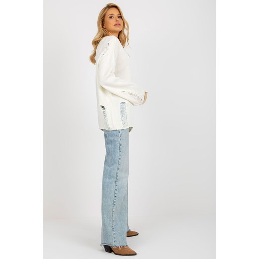 Sweter oversize z szerokim rękawem i dziurami - ecru ze sklepu 5.10.15 w kategorii Swetry damskie - zdjęcie 169723322