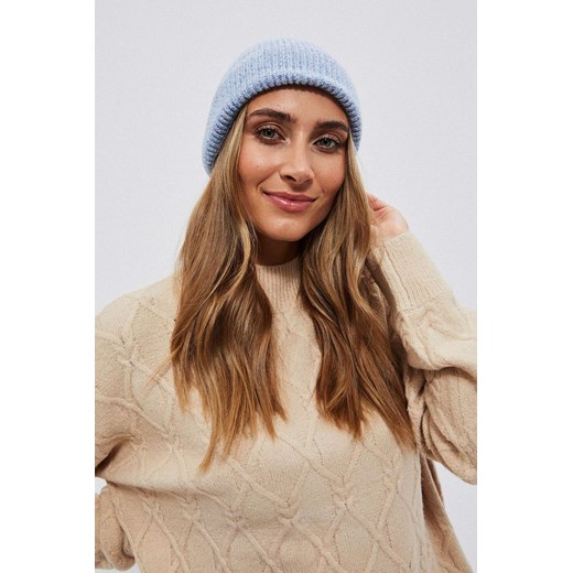 Błękitna czapka damska z prążkowanej dzianiny ze sklepu 5.10.15 w kategorii Czapki zimowe damskie - zdjęcie 169724504