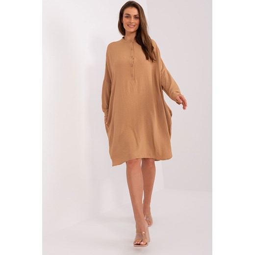Camelowa sukienka damska oversize o długości midi ze sklepu 5.10.15 w kategorii Sukienki - zdjęcie 169725144
