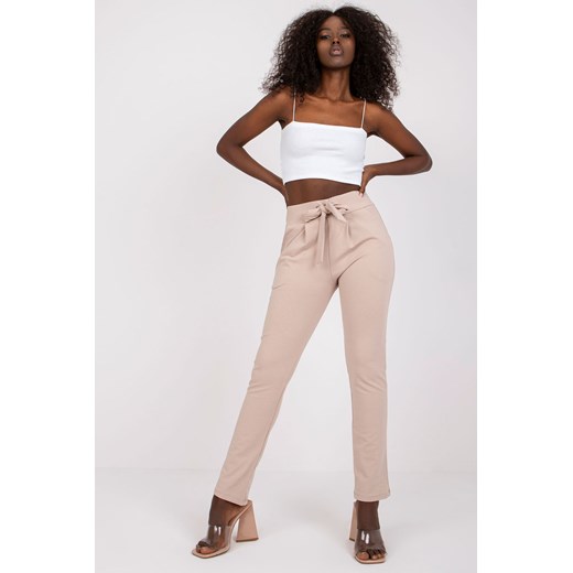 Beżowe spodnie dresowe z wiązaniem Santos RUE PARIS ze sklepu 5.10.15 w kategorii Spodnie damskie - zdjęcie 169726833