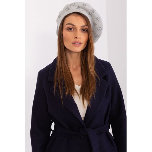 Jasnoszary dzianinowy beret z aplikacją ze sklepu 5.10.15 w kategorii Czapki zimowe damskie - zdjęcie 169728004