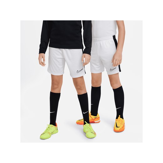 Spodenki piłkarskie dla dzieci Nike Dri-FIT Academy23 - Biel ze sklepu Nike poland w kategorii Spodenki chłopięce - zdjęcie 169754423
