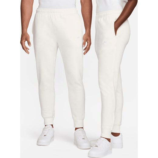 Joggery Nike Sportswear Club Fleece - Szary ze sklepu Nike poland w kategorii Spodnie męskie - zdjęcie 169754561