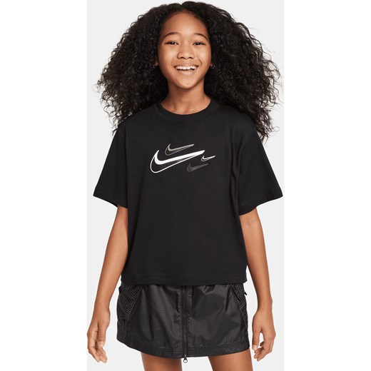 Pudełkowy T-shirt dla dużych dzieci (dziewcząt) Nike Sportswear - Czerń ze sklepu Nike poland w kategorii Bluzki dziewczęce - zdjęcie 169754963