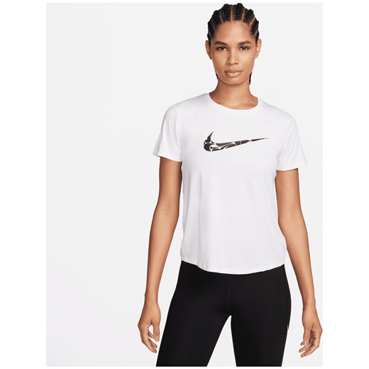 Damska koszulka do biegania z krótkim rękawem Dri-FIT Nike One Swoosh - Biel ze sklepu Nike poland w kategorii Bluzki damskie - zdjęcie 169755081