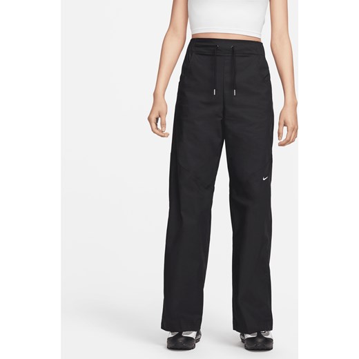 Damskie spodnie z tkaniny z wysokim stanem Nike Sportswear Essentials - Czerń ze sklepu Nike poland w kategorii Spodnie damskie - zdjęcie 169755460