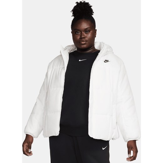 Damska kurtka puchowa Therma-FIT Nike Sportswear Essential (duże rozmiary) - Biel ze sklepu Nike poland w kategorii Kurtki damskie - zdjęcie 169755504